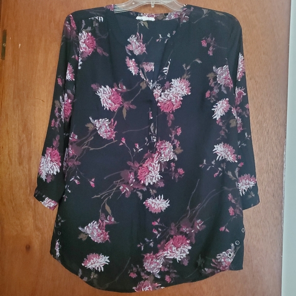 Maurices Floral Side Button Blouse - Picture 4 of 9
